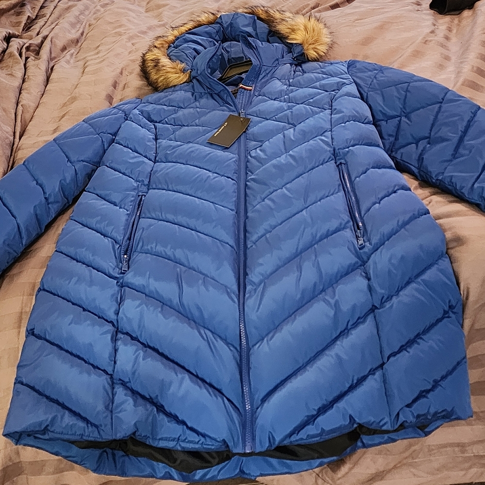 NWT XXL Tommy Hilfiger knee length puffer coat with faux fur hood - Picture 2 of 6